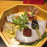 かま田 - 八寸。鯛のの白子ポン酢、タケノコ、得意の生麩田楽など。