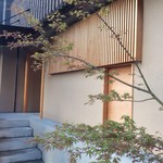 米増 - 玄関の紅葉