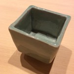 米増 - 持ち込み〜中国青磁四角酒呑