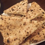 PIZZA BORSA - 最近必ず頼むカルツォーネ　素焼きのピッツァですがパンの代わりにオリーブに浸して食べると絶品です