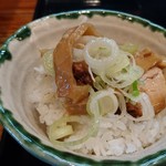 中華蕎麦 春馬 - 俺流チャーシュー丼でーす☺️