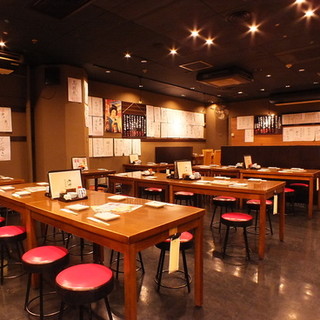 It's fun to look at and delicious to eat. A relaxing downtown Izakaya (Japanese-style bar) ♪