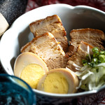 茹福泰 (冲绳猪肉红烧肉，附煮鸡蛋)