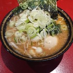 ラーメン 厚木家 - ラーメン ネギ増しと 味たまはサービスです♪d=(^o^)=b
