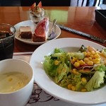 ワインとチーズの小さなレストラン Breed - 配膳例(ケーキ含めてセルフです)