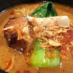 炎麻堂 - 担担麺は細い縮れ麺にクリーミーな胡麻のスープが良く絡みます。