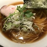 鍾馗 - 澄んだスープに中細ストレート麺、チャーシューが美味しい！