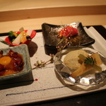 焼肉 強小亭 - 季節の前菜（大山黒牛 雲丹、大山黒牛 ユッケ、鳥取産 長芋 菜花 このわた、鳥取産 筍 ふき味噌）