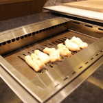 焼肉 強小亭 - 焼いてくれます