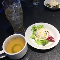 国産熟成焼肉 肉バル ドウラクコリーダ ランドマーク店 - ランチのサラダ等