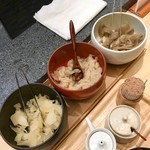 天ぷらめし 金子半之助 - カウンターの壺の中にご飯の友が食べ放題サービス