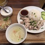 ティーヌンキッチン - タイの鶏飯「カオ・マン・ガイ」♪