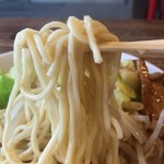 豚骨醤油ラーメン めんくい - めん二郎の麺