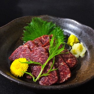 Marbled horse sashimi with high quality meat!