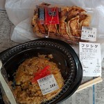 フジシゲ - 料理写真:チャーハン(302円)・ぎょうざ(321円)