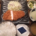 和幸 - ロースカツ御飯大根おろし付全景なり。ここはさらに品の良さを売っている。