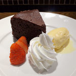 ラトリエ プリュ - ガトーショコラ バニラアイス添え
