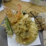 魚河岸割烹 鮮 - 天ぷら盛り合わせ