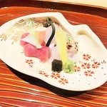 銀座 しのはら - 春らしい器でお造り