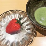 銀座 しのはら - 大粒の苺