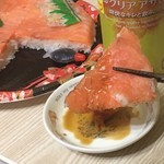 ジョイフルシマヤ - 安いのは醤油必須。我が家はヤマホ醤油。刺身や寿司にはバッチリあう。蕎麦汁やラーメンタレには向かないけど。
チンカチンカの冷っこいルービーに鱒の寿司。

全部1人で食っちまったーーー


夜中に。


