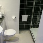 Holiday Inn Express - バスルームの様子。