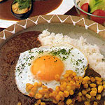 沙羅 - スパイシーなコルマ風カレー。店一番の人気メニュー（女も食べていいのよ♪）