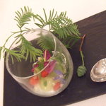 アコルドゥ - 5月 メロンとエルダー、甘いワインのジュレ　雨のアコルドゥ