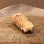 うを徳 - 鯛 昆布締め（握り）