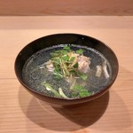 うを徳 - 潮汁（明石 鯛 + せり 根っこ入り）