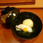 蓬左茶寮 - 椀物：白魚玉締め カサゴ 生ワカメ