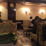 珈琲 王城 - 2018年3月。昭和なソファー。