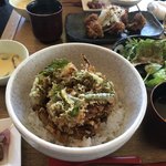 ニホンバシ イチノイチノイチ - 桜海老と菜の花のかき揚げ丼