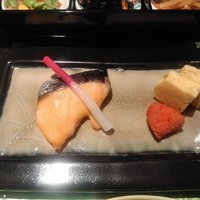 緩音 - 鮭の塩焼き，辛子明太子，玉子焼き