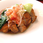 マチ キッチン うめじゃろ - フライドチキン生姜ソース（肉のメイン）