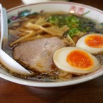 西國や - 料理写真:らーめん大盛り、味玉　800円