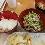 東横INN - ご飯とサラダ蕎麦