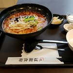 冠龍食府 - 坦々麺には焼売、漬物、ご飯、杏仁豆腐が付く