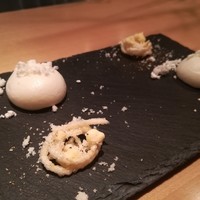 テアトロ ディ マッサ - トマトの透明汁だけ使ったメレンゲ  と 揚げパスタ
