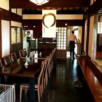 蕎麦処 多賀 - 中央テーブル