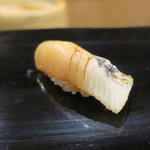 日本橋蛎殻町 すぎた - 鰆の燻し握り