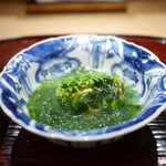 東麻布 天本 - 蛤（九十九里）とアオサ（天草）、蜆出汁