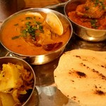 鎌倉バワン - アサリカレーとフィッシュカレー。