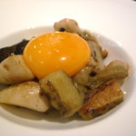ヌーダ - フレッシュボルチーニ茸と茄子　卵黄のコンフィー風