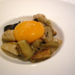 ヌーダ - フレッシュボルチーニ茸と茄子　卵黄のコンフィー風