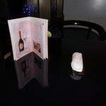 KATO'S DINING & BAR - 窓側の席のテーブルです。