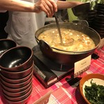 のれそれ食堂 - けの汁をついで頂きます。