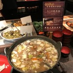 のれそれ食堂 - 名物たこの道具鍋です。