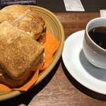 三日月屋 CAFE 博多駅店 - 