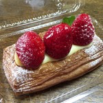 ブーランジェリー パルク - 苺デニッシュ　３００円